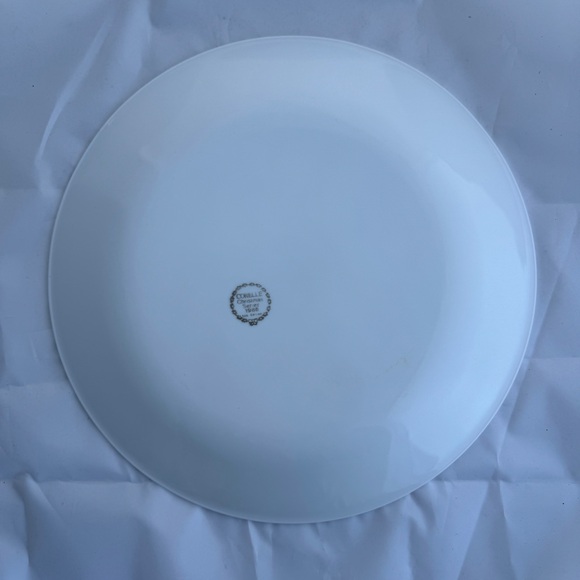 Corelle Christmas Series- 1986 - Picture 2 of 4